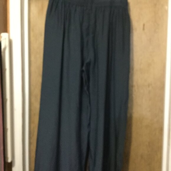NWT Travis Mathew wide leg pull on Savana pants blue in color size large - Picture 5 of 8